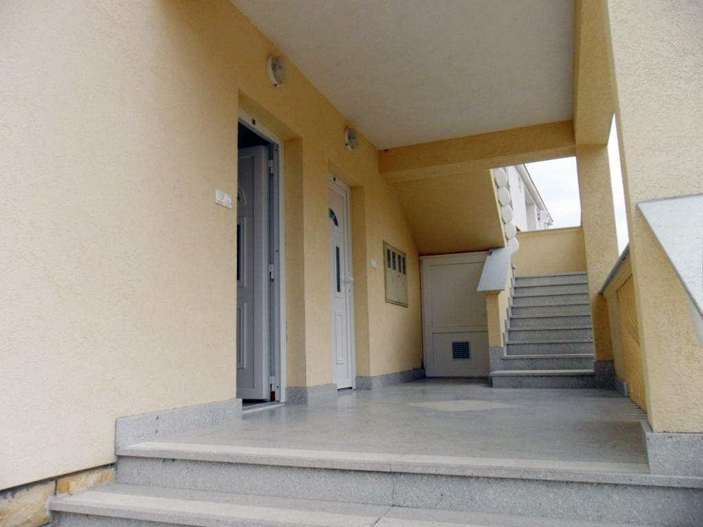 Apartments Mislav Novalja Rum bild