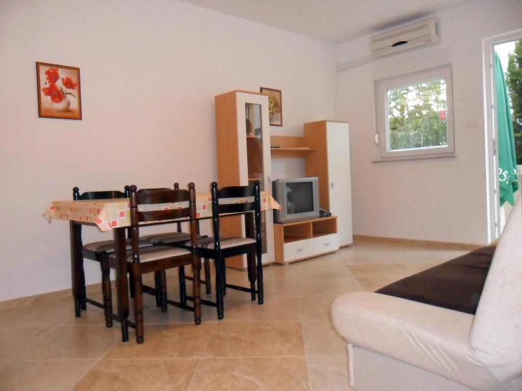 Apartments Mislav Novalja Rum bild